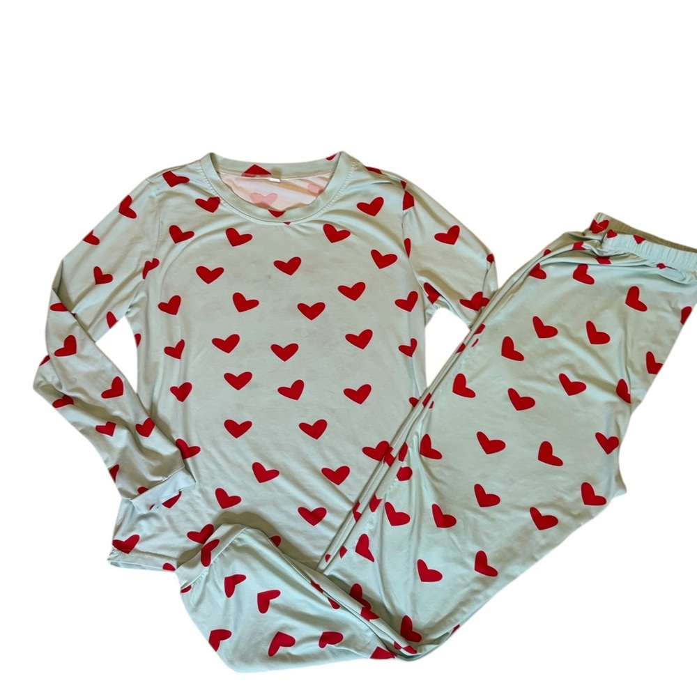 Women’s Heart Pattern Pajamas - Size M‎
